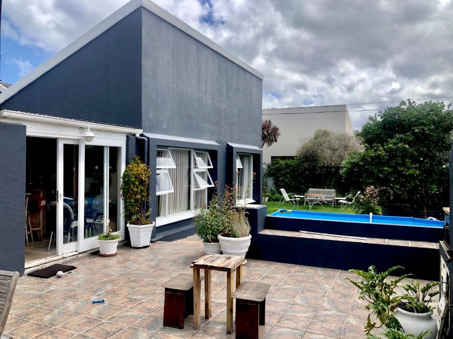 4 Bedroom Property for Sale in Westcliff Western Cape